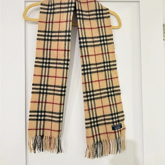 Burberry Cream and Black Wool Scarf - Picture 1 of 2